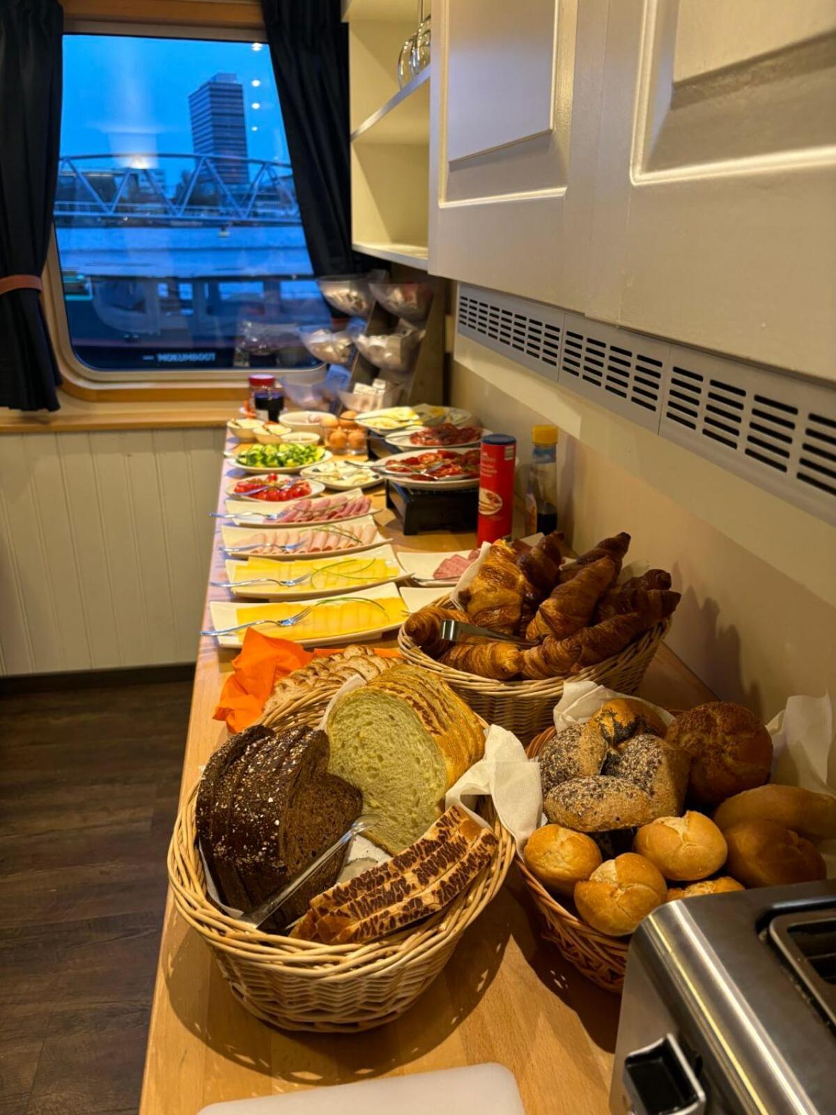 Hotelboat Iris Groningue Extérieur photo